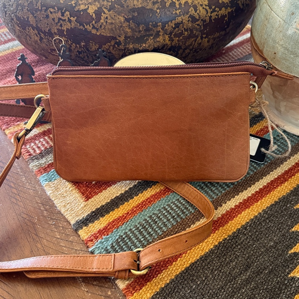Scout Tan Leather Crossbody Bag - Picture 5 of 7